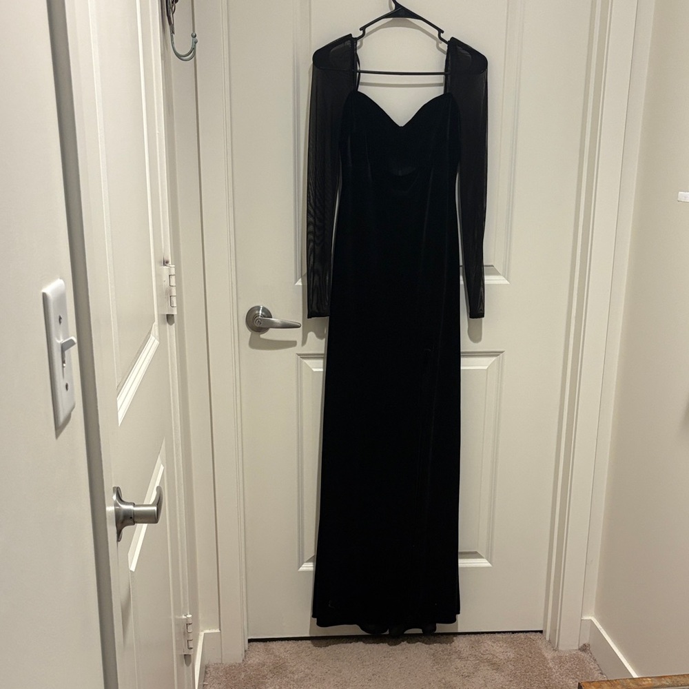 Blondie Nites Black Velvet Long Evening Gown | Size 7